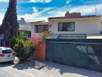 CASA EN VENTA EN LOMAS, MUY CERCA DE HIMALAYA