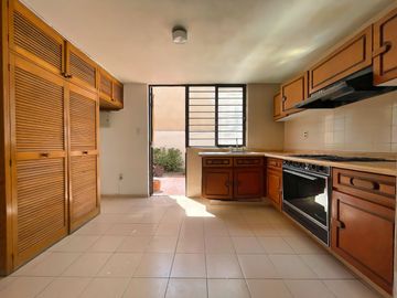 CASA EN VENTA EN LOMAS, MUY CERCA DE HIMALAYA