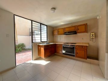 CASA EN VENTA EN LOMAS, MUY CERCA DE HIMALAYA