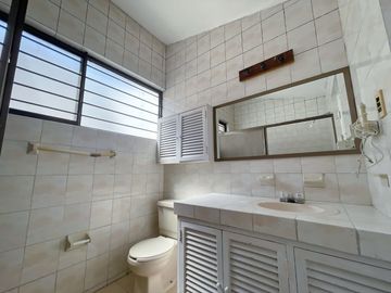 CASA EN VENTA EN LOMAS, MUY CERCA DE HIMALAYA