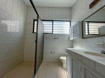 CASA EN VENTA EN LOMAS, MUY CERCA DE HIMALAYA