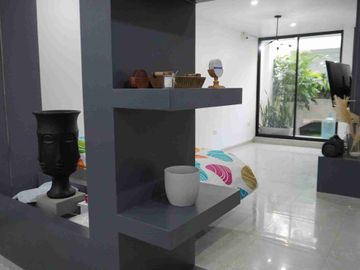 🏡✨ Vendo casa de 3 pisos frente a parque – Urb. Miraflores, Castilla ✨🏡