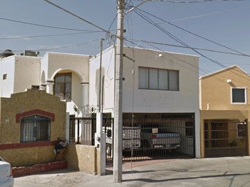 VENDO CASA CON ALBERCA CERCA DE PATIO HERMOSILLO SONORA