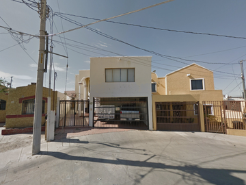 VENDO CASA CON ALBERCA CERCA DE PATIO HERMOSILLO SONORA