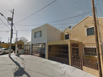 VENDO CASA CON ALBERCA CERCA DE PATIO HERMOSILLO SONORA