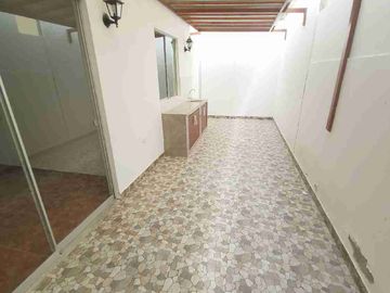 🏡✨ Casa de 2 pisos en estreno – Galilea, Castilla
¡A precio de departamento! ✨🏡