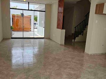 🏡✨ Casa de estreno de 3 pisos en Urb. Boulevard Park Plaza – Castilla ✨🏡
