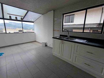 DEPARTAMENTO CON TERRAZA PROPIA Y TRES PARQUEADEROS ,