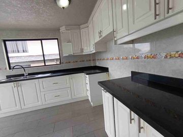 DEPARTAMENTO CON TERRAZA PROPIA Y TRES PARQUEADEROS ,