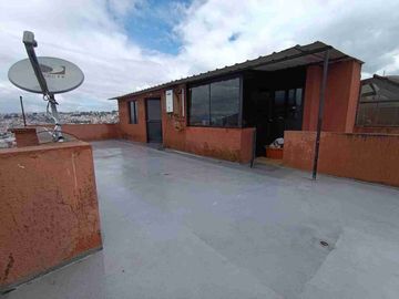 DEPARTAMENTO CON TERRAZA PROPIA Y TRES PARQUEADEROS ,