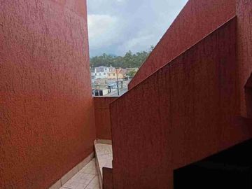 DEPARTAMENTO CON TERRAZA PROPIA Y TRES PARQUEADEROS ,