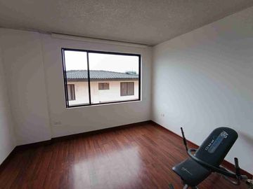 DEPARTAMENTO CON TERRAZA PROPIA Y TRES PARQUEADEROS ,