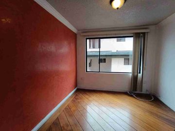 DEPARTAMENTO CON TERRAZA PROPIA Y TRES PARQUEADEROS ,