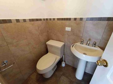 DEPARTAMENTO CON TERRAZA PROPIA Y TRES PARQUEADEROS ,