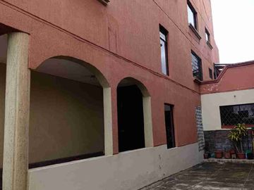 DEPARTAMENTO CON TERRAZA PROPIA Y TRES PARQUEADEROS ,