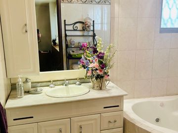 Venta de casa multifuncional cerca de Av. Revolución – Plusvalía asegurada