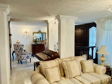 Venta de casa multifuncional cerca de Av. Revolución – Plusvalía asegurada
