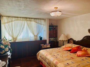 Venta de casa multifuncional cerca de Av. Revolución – Plusvalía asegurada