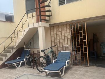 VENDO LINDA CASA CALLE TRANQUILA Y CENTRICA EN LOS CEDROS DE VILLA CHORRILLOS