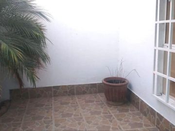 CASA EN FRACCIONAMIENTO VALLE REAL - CORREGIDORA, QRO.