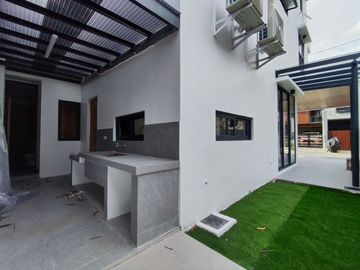 3 Storey Single Attached House And Lot for sale rgy. Concepcion Uno Marikina City-MAA