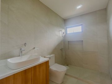 3 Storey Single Attached House And Lot for sale rgy. Concepcion Uno Marikina City-MAA