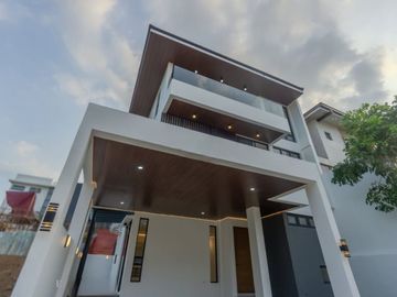 3 Storey Single Attached House And Lot for sale rgy. Concepcion Uno Marikina City-MAA