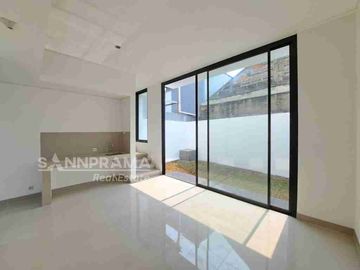 Rumah 2 Lantai Di Cluster dekat Stasiun