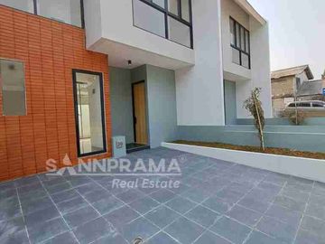 Rumah 2 Lantai Di Cluster dekat Stasiun