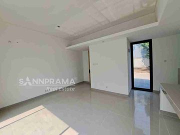 Rumah 2 Lantai Di Cluster dekat Stasiun