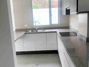Suite en venta, sector Cumbaya, La Primavera