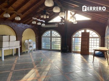 EXCELENTE CASA QUINTA