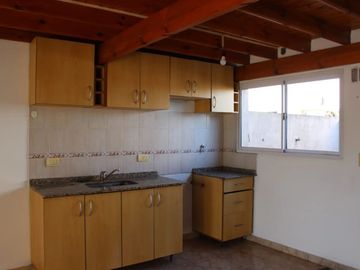 COMPLEJO 4 DUPLEX Y GALPÓN DE 200m² - HURLINGHAM