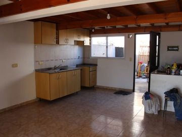 COMPLEJO 4 DUPLEX Y GALPÓN DE 200m² - HURLINGHAM