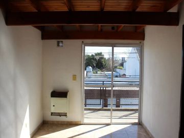 COMPLEJO 4 DUPLEX Y GALPÓN DE 200m² - HURLINGHAM