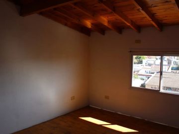 COMPLEJO 4 DUPLEX Y GALPÓN DE 200m² - HURLINGHAM