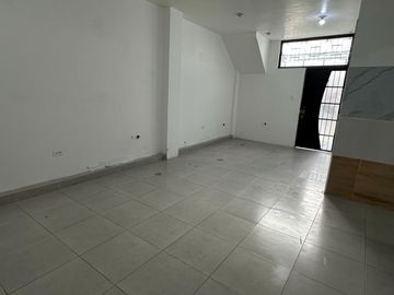 Casa de arriendo sector la colón para empresa cerca al colegio eloy alfaro