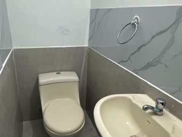Casa de arriendo sector la colón para empresa cerca al colegio eloy alfaro