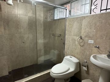 Casa de arriendo sector la colón para empresa cerca al colegio eloy alfaro