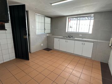 Casa de arriendo sector la colón para empresa cerca al colegio eloy alfaro