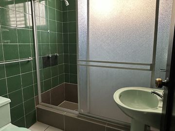 Casa de arriendo sector la colón para empresa cerca al colegio eloy alfaro