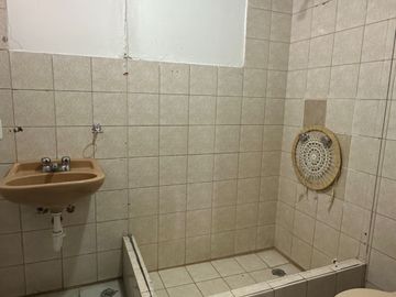 Casa de arriendo sector la colón para empresa cerca al colegio eloy alfaro