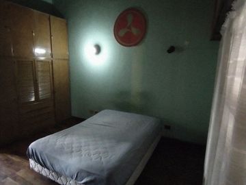 CASA ROBUSTA DE 5 DORMITORIOS Y PARQUE