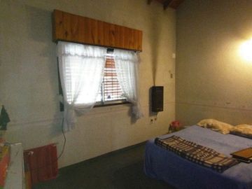 CASA ROBUSTA DE 5 DORMITORIOS Y PARQUE