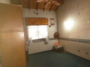 CASA ROBUSTA DE 5 DORMITORIOS Y PARQUE