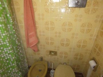 CASA ROBUSTA DE 5 DORMITORIOS Y PARQUE