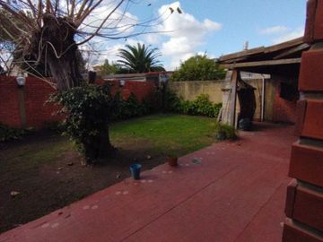 CASA ROBUSTA DE 5 DORMITORIOS Y PARQUE