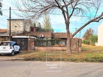 VENTA | OPORTUNIDAD 2x1: Casa + Loft con pileta | Bv. Wilde 966 bis, Fisherton