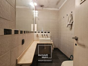 VENTA | OPORTUNIDAD 2x1: Casa + Loft con pileta | Bv. Wilde 966 bis, Fisherton