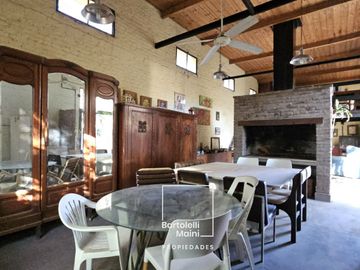 VENTA | OPORTUNIDAD 2x1: Casa + Loft con pileta | Bv. Wilde 966 bis, Fisherton
